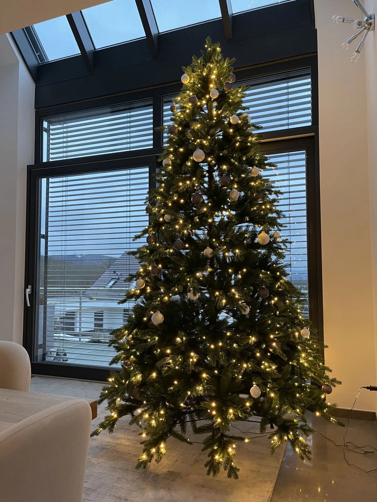 Künstlicher Weihnachtsbaum - David | 300 cm, mit LED-Leuchten